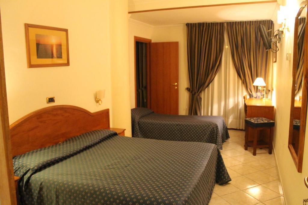 Hr Hotel & Spa بيانو دي سورينتو الغرفة الصورة